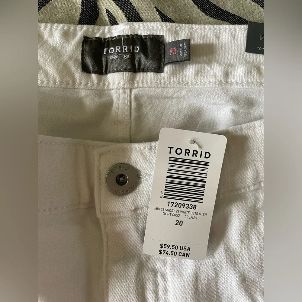Torrid NEW white destructive shorts size 20 - Picture 2 of 10